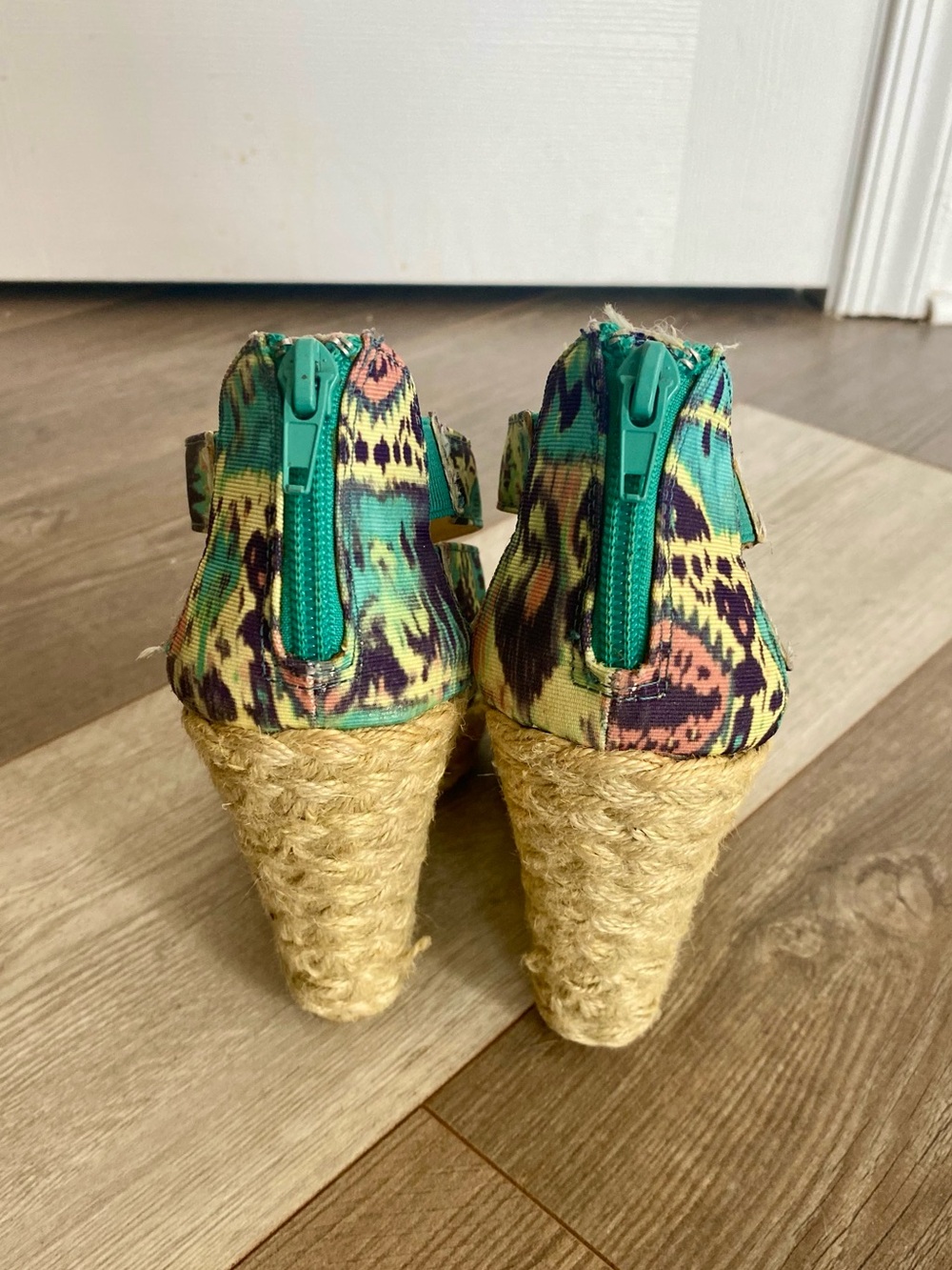 CHINESE LAUNDRY MILKSHAKE WEDGE PLATFORM SANDALS - Picture 6 of 11